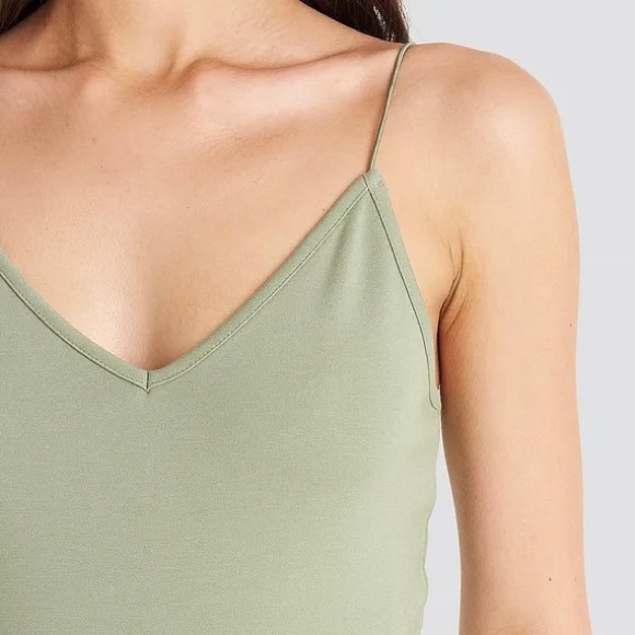 NA-KD Spaghetti Strap Crop Tank - Picture 3 of 5